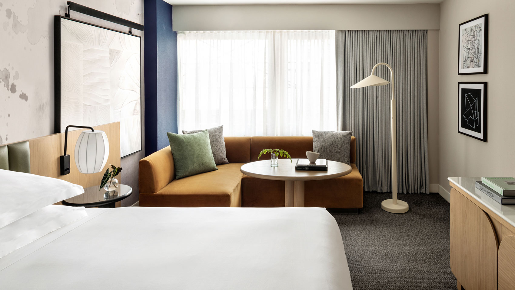 theta king guestroom