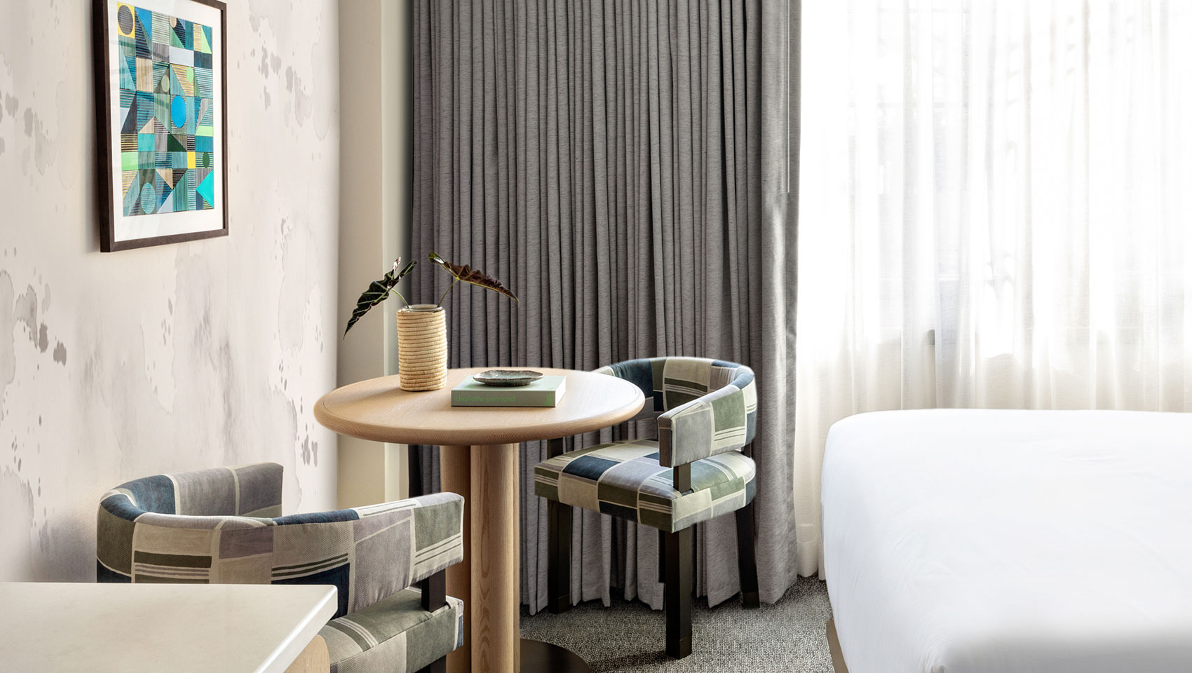 theta guestroom table and chairs